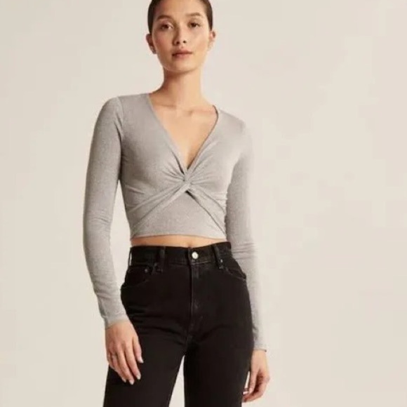 Abercrombie & Fitch Long-sleeve Sparkle
Twist Crop Long Sleeve Top Grey Shimmer - Picture 1 of 9